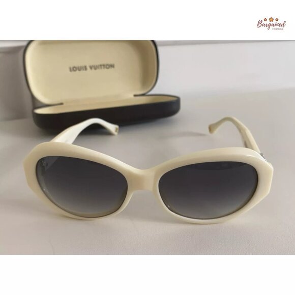 Authentic LOUIS VUITTON White Acetate Frame Soupcon PM Sunglasses - Picture 12 of 13